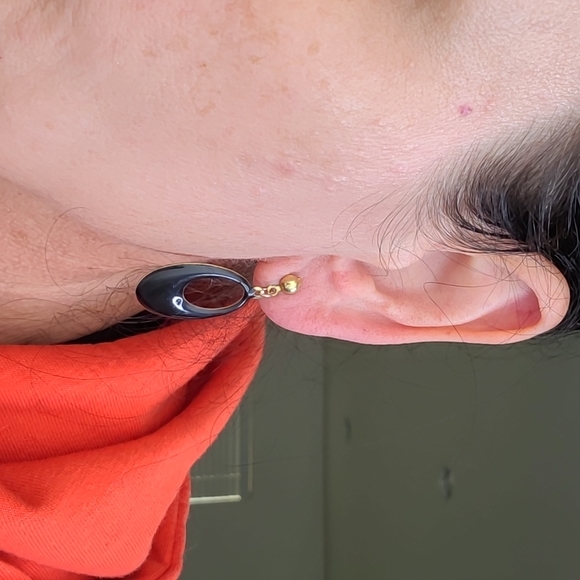 Retro 80's Earrings Studs Black Gold Tone Lightweight Oval Shape Preppy Style - Picture 3 of 6